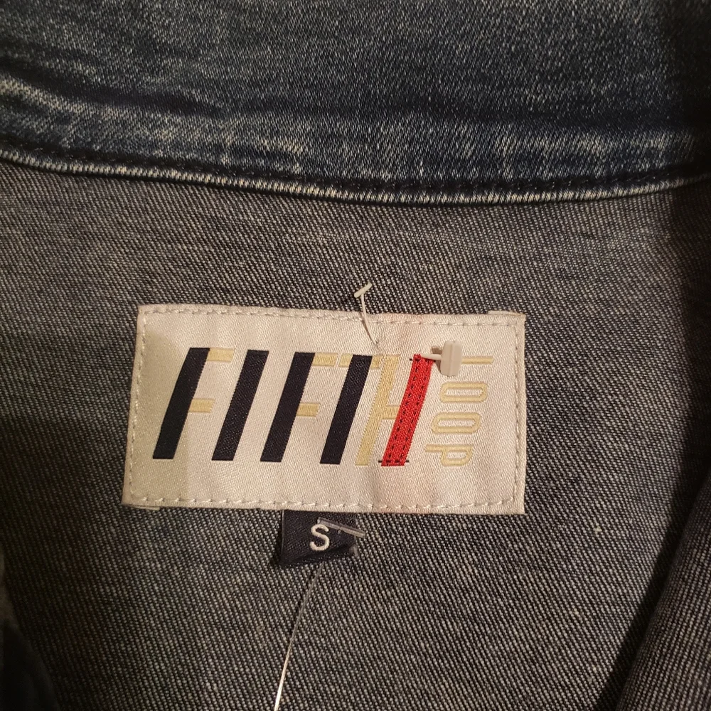 Mens Fifth Loop small jacket with fur bear emblem on back. - Picture 3 of 10